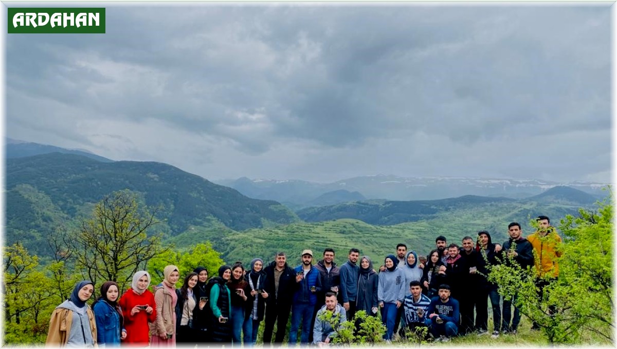 Depremzedelerin anısına ağaç diktiler