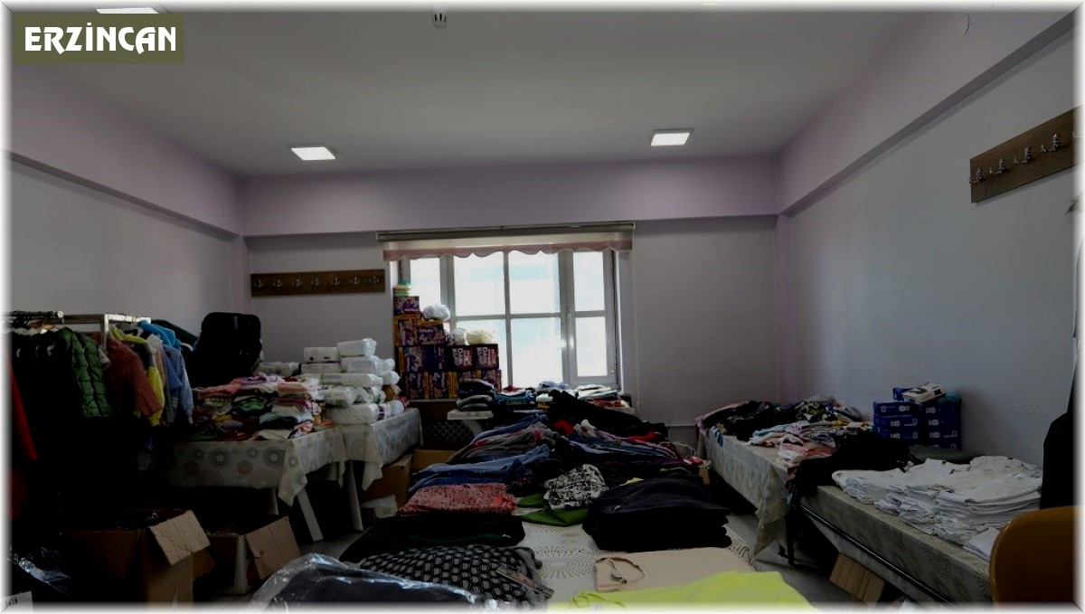 Depremzedelerin ihtiyaçları karşılanıyor