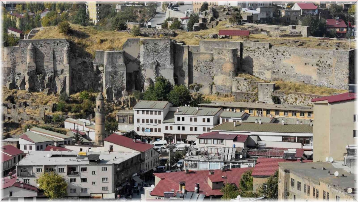 Dere üstündeki yapıların kaldırılmasıyla onlarca tarihi yapı gün yüzüne çıktı