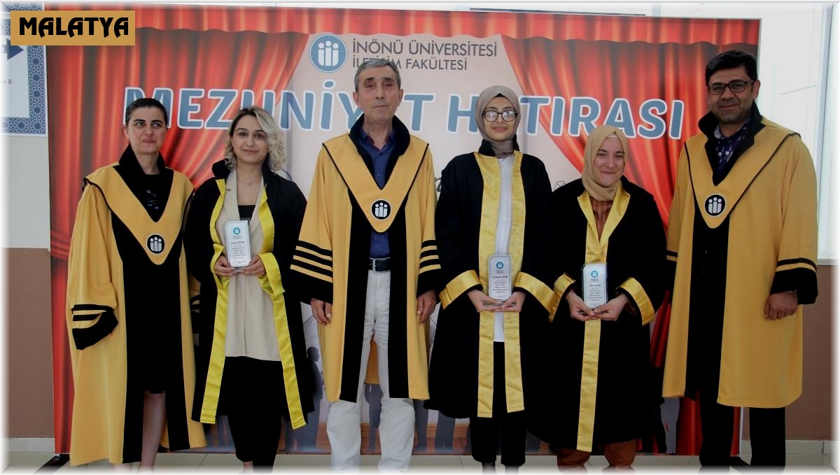 Dereceye giren iletişimcilere plaket