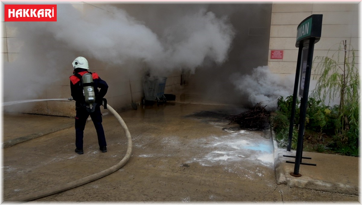 Derecik Devlet Hastanesi'nde deprem ve yangın tatbikatı yapıldı