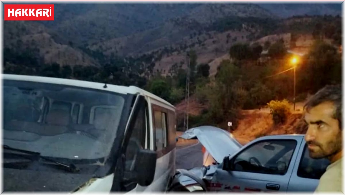 Derecik'te trafik kazası: 2 yaralı