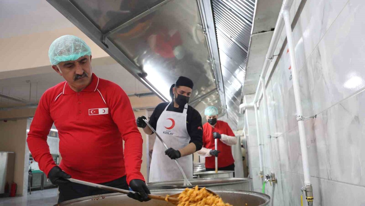 Dev kazanlar, ihtiyaç sahipleri için kaynıyor