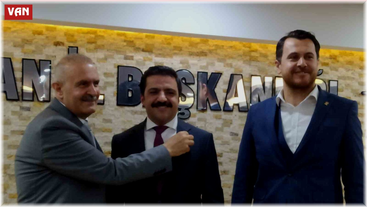 Deva Partisi'nde şok istifa