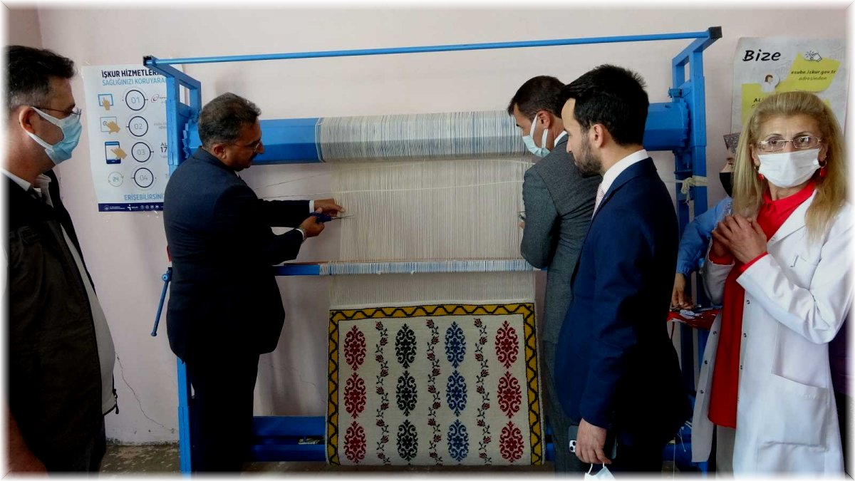 Devlet desteğiyle açılan halı kursları kadınlara umut oluyor