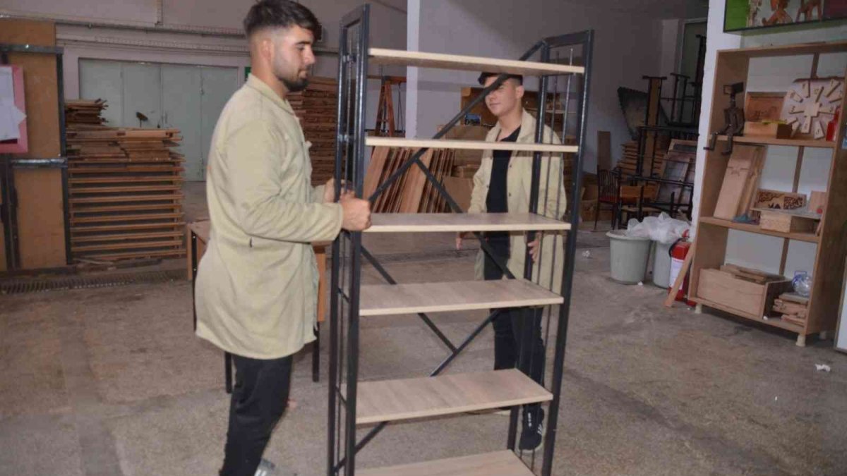 Devlet okulu fabrika gibi üretim yapıyor