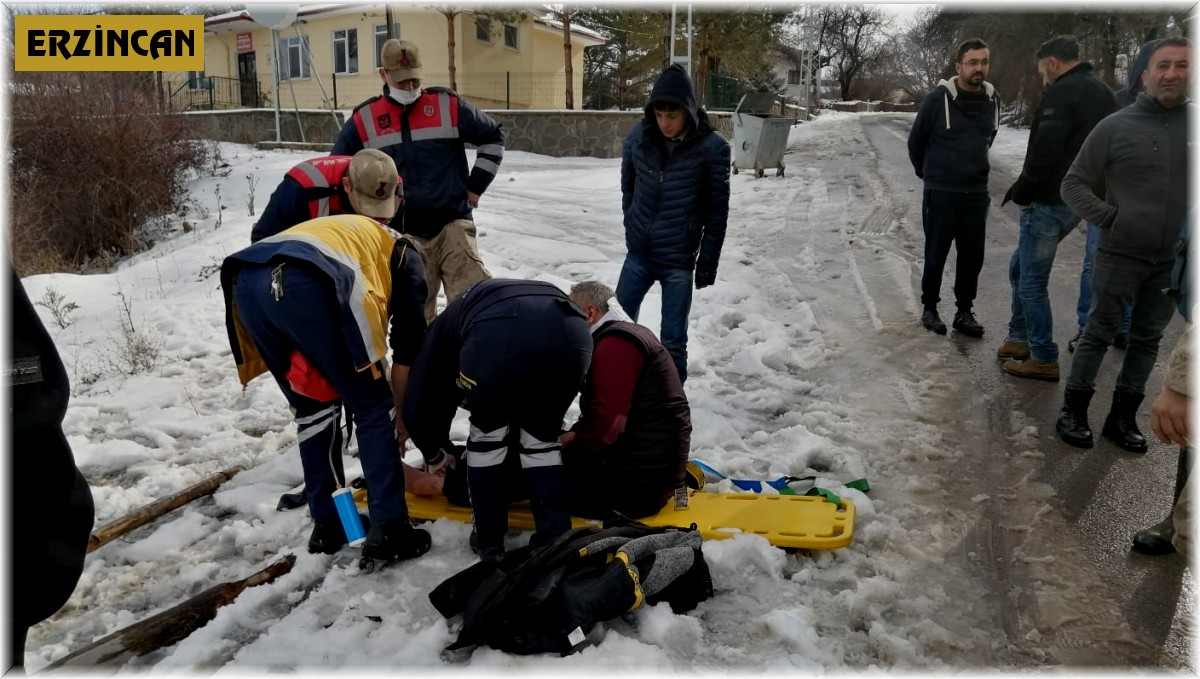 Devrilen tırda sıkışarak yaralanan sürücü kurtarıldı