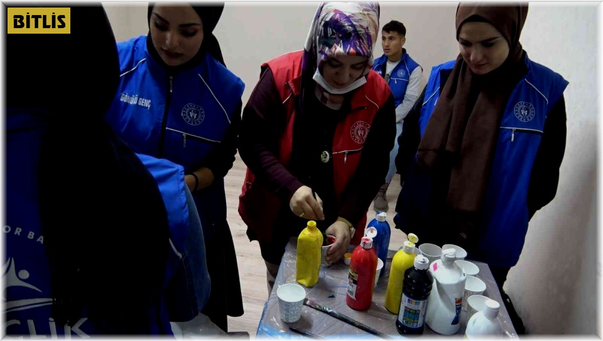 Dezavantajlı okulların kütüphaneleri gençlerle renkleniyor