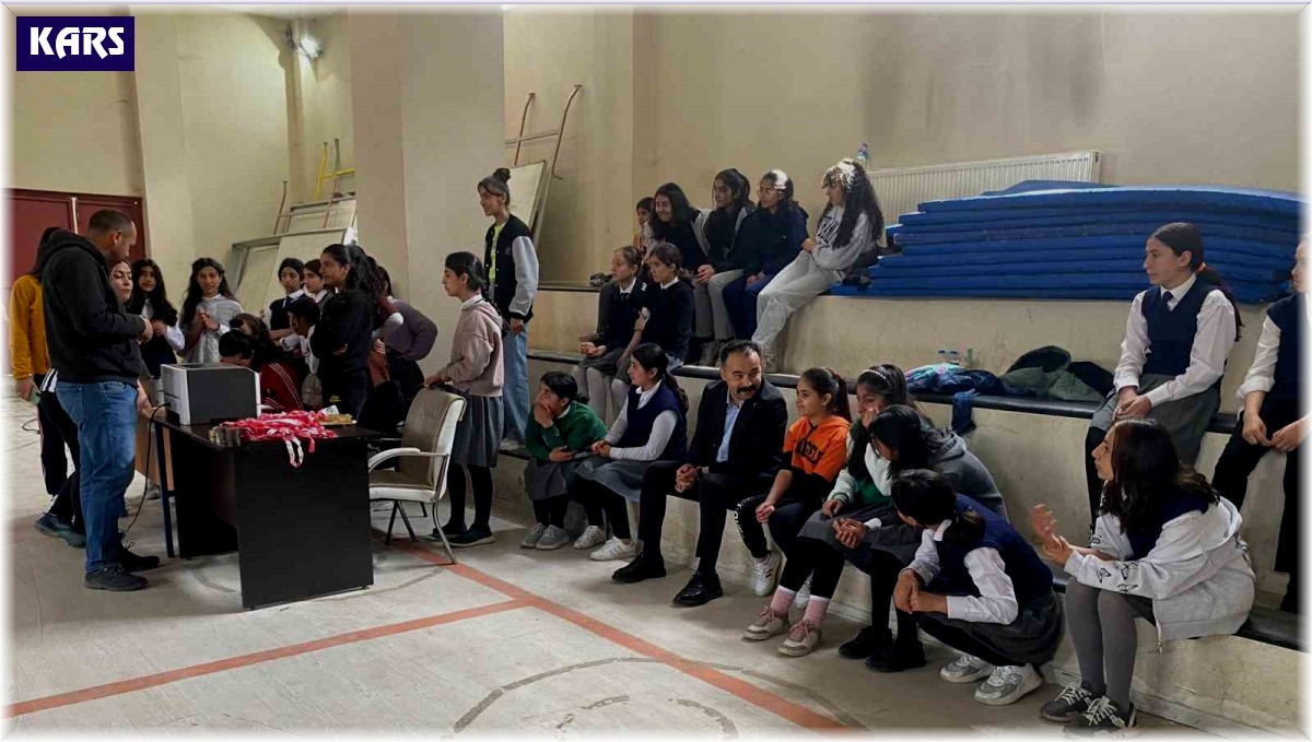 Digor'da bilek güreşi şampiyonları madalyalarını aldı