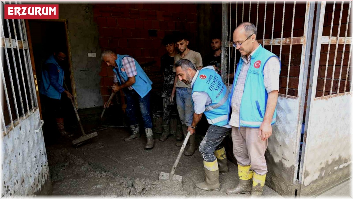 Din görevlileri vatandaşın yardımına koştu