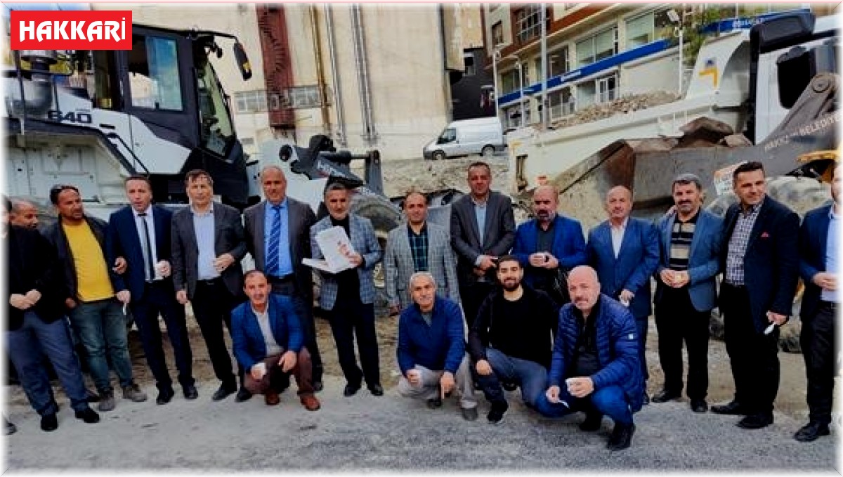 Din görevlilerinden cami inşaatı çalışanlarına tatlı ikramı