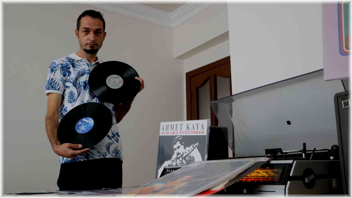 Dinlediği ve hayran kaldığı plak sesiyle 20 yılda 400 plak topladı