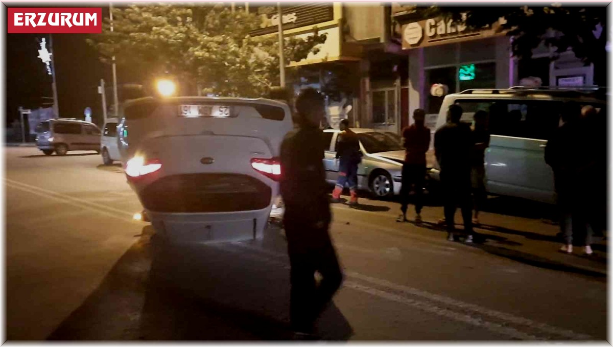 Direksiyon hâkimiyetini kaybetti sokak ortasında araçla takla attı