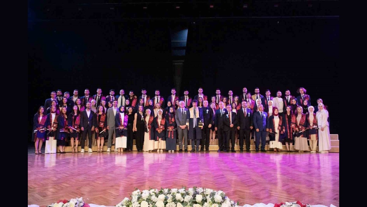 Diş Hekimliği Fakültesi mezuniyet töreni yapıldı