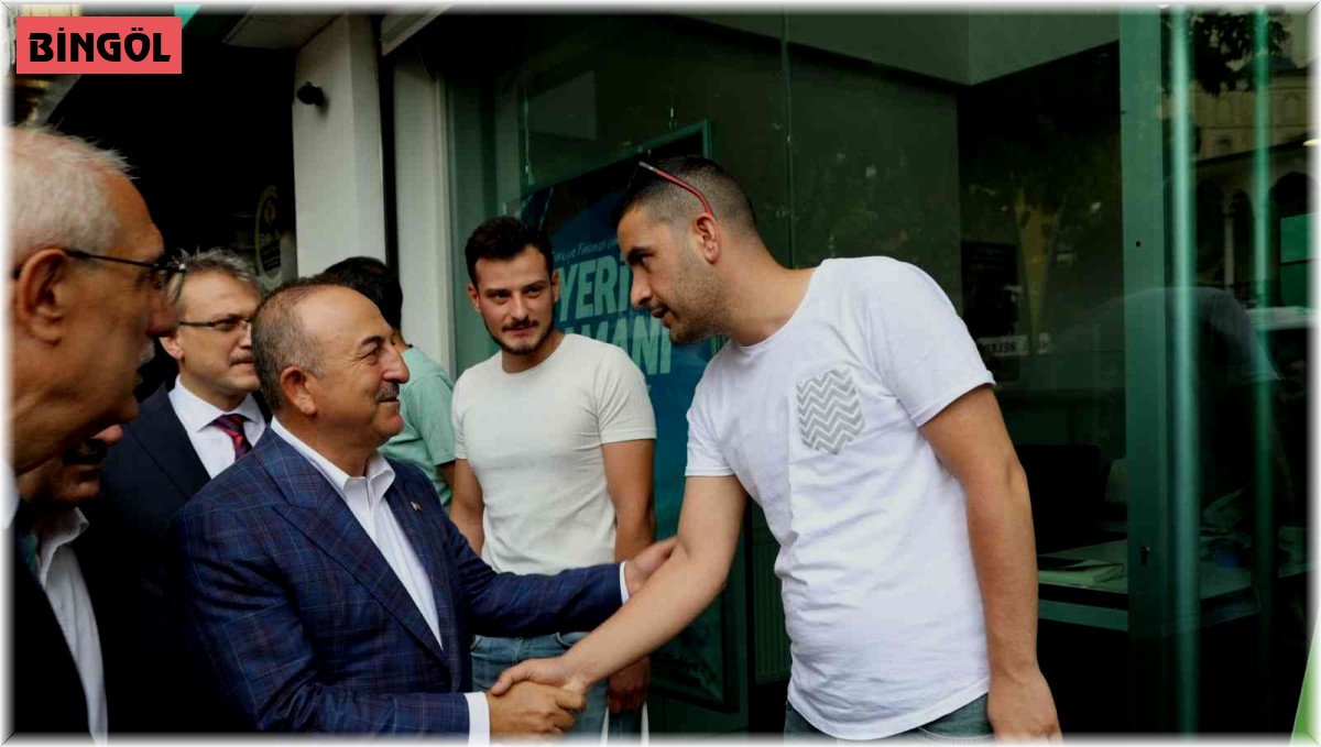 Dışişleri Bakanı Mevlüt Çavuşoğlu, Bingöl'de esnafla bir araya geldi