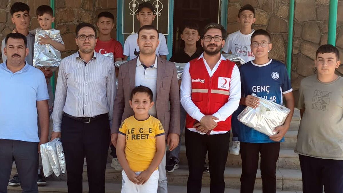 Diyadin'de 2026 Yaz Kur'an Kursu Futbol Turnuvası Birincisi Öğrencilere Hediye