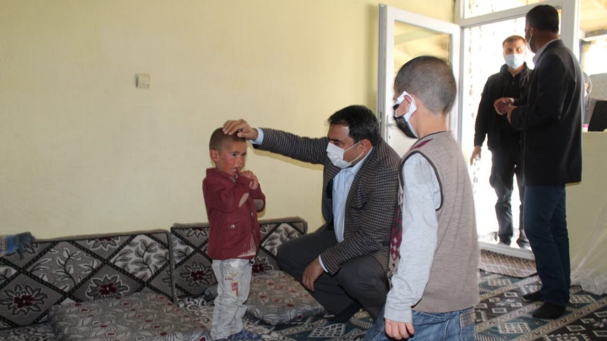 Diyadin'de "Çatkapı" projesiyle iftar yemekleri vatandaşların evlerine ulaştırılıyor