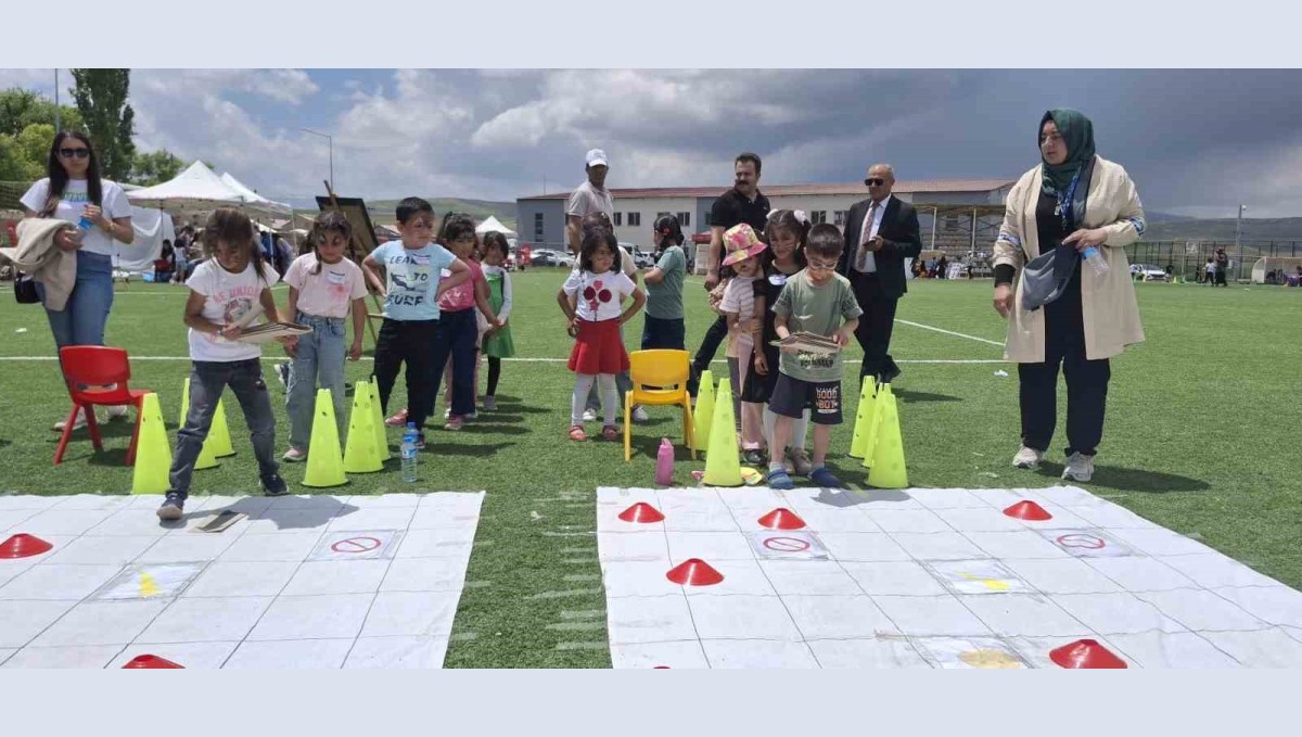 Diyadin'de çocuk şenliği renkli görüntülere sahne oldu