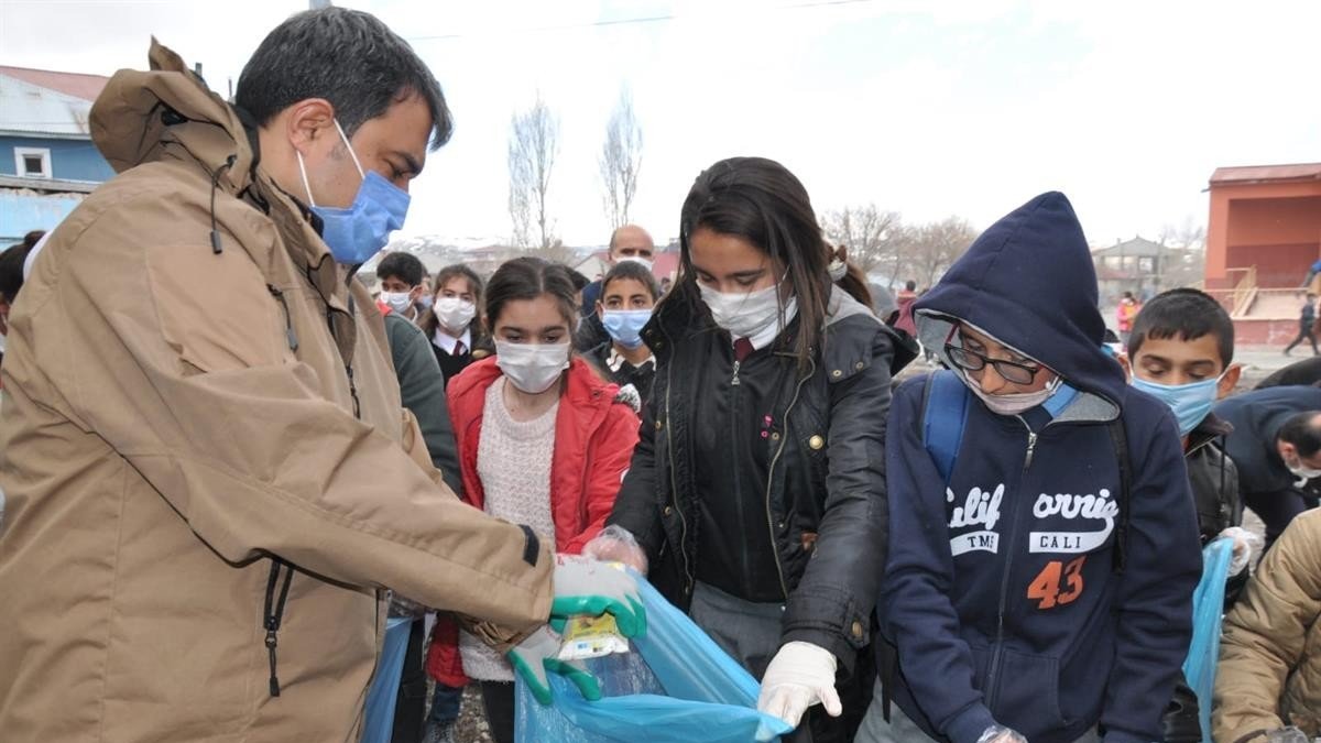 Diyadin'de çöp toplama etkinliği düzenlendi