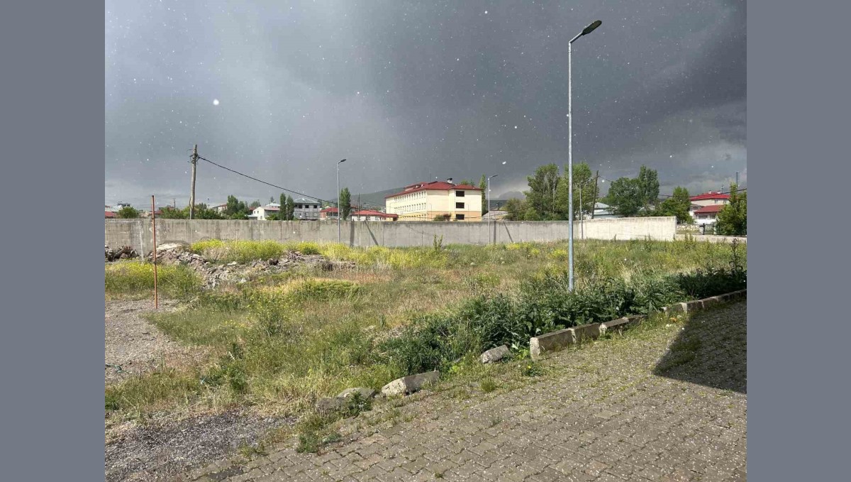 Diyadin'de dolu yağışı