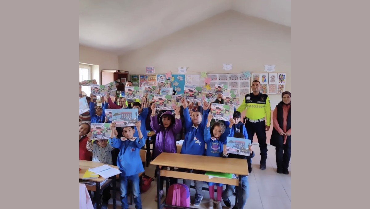 Diyadin'de jandarmadan öğrencilere trafik eğitimi
