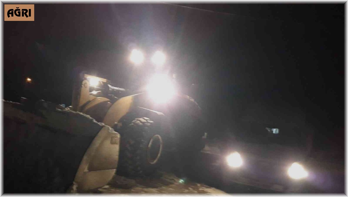 Diyadin'de kar nedeniyle kapanan yollar ulaşıma açıldı