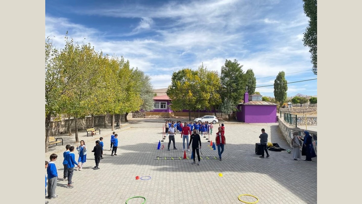 Diyadin'de Öğrenciler "Merkezim Her Yerde" Projesiyle Sporla Buluştu