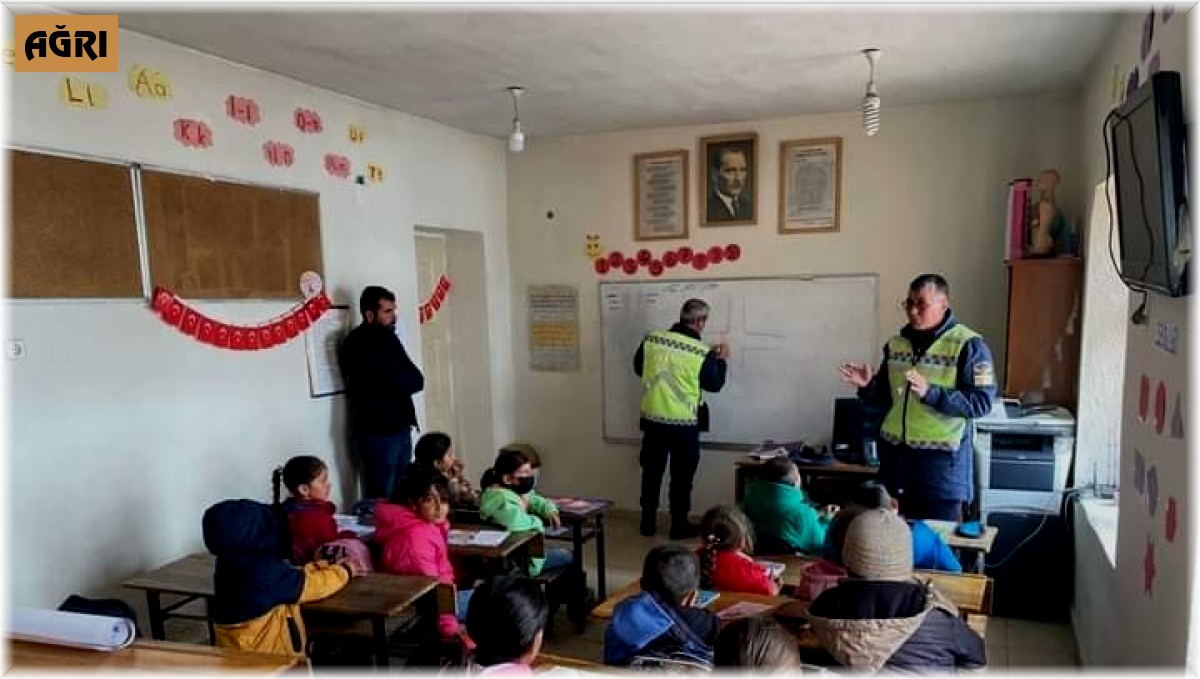 Diyadin'de öğrencilere trafik eğitimi verildi