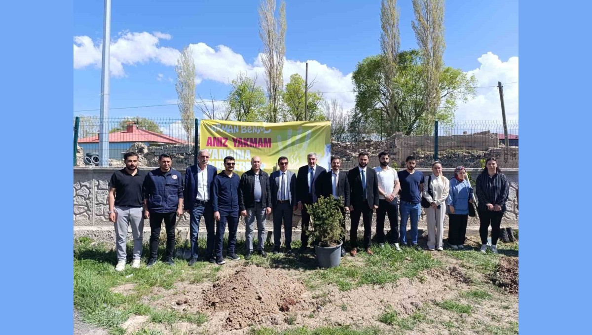 Diyadin'de "Orman Benim" kampanyası kapsamında fidan fikimi ve temizlik etkinliği