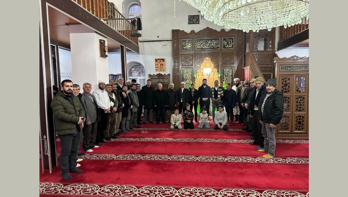 Diyadin'de sabah namazı sonrası vatandaşlara çorba ikramı