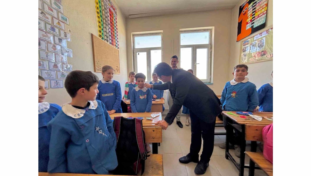 Diyadin'de Şube Müdürlerinden Karapazar Ortaokuluna Ziyaret