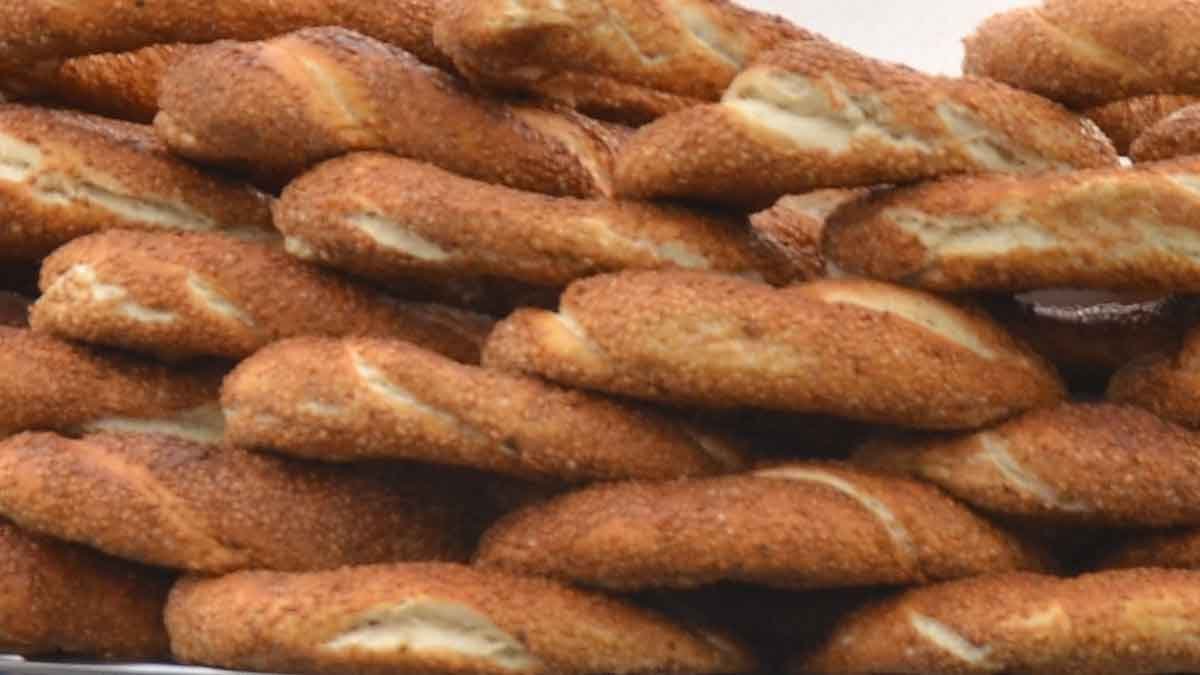 Diyadin'de vatandaşlara kandil simidi dağıtıldı