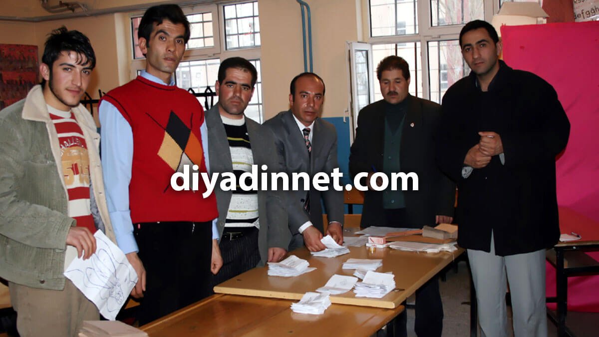 Diyadin'de yeni kurulan 3 mahallede muhtarlık seçimi yapıldı