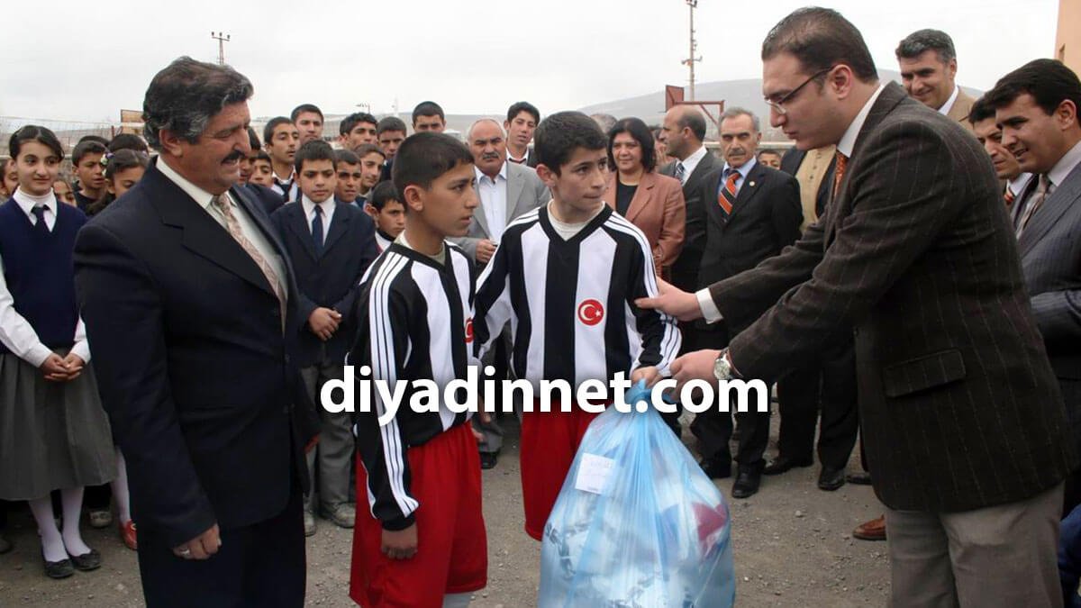 Diyadin Emniyet Amirliği 10 okula spor malzemesi dağıttı