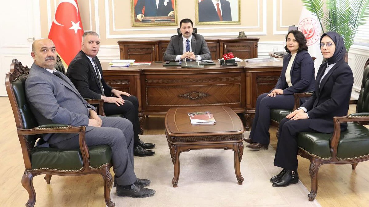 Diyadin Kaymakamı Karali'den Mal Müdürlüğü Personeline Başarı Belgesi