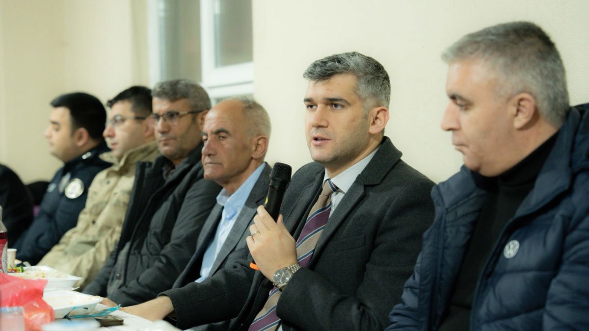 Diyadin Kaymakamı Korkusuz, iftarda vatandaşlarla bir araya geldi