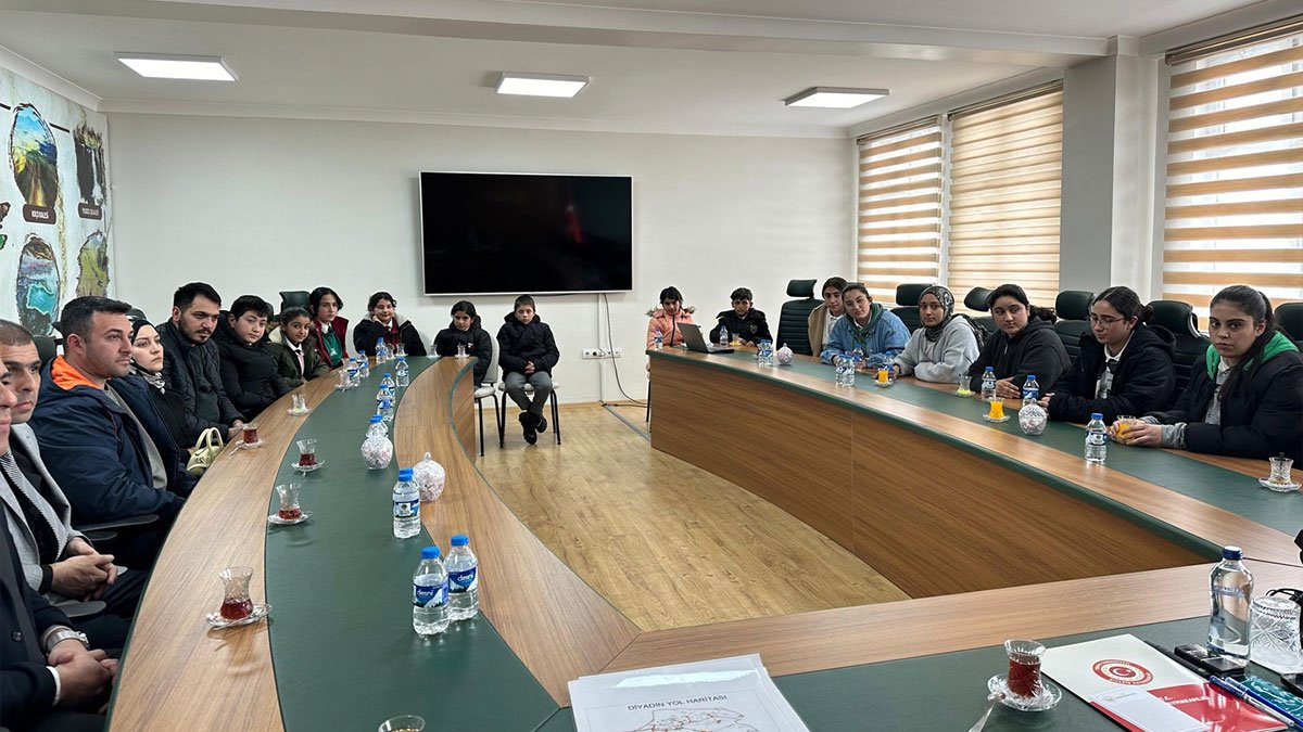 Diyadin Kaymakamı Korkusuz öğrencilerle söyleşide buluştu