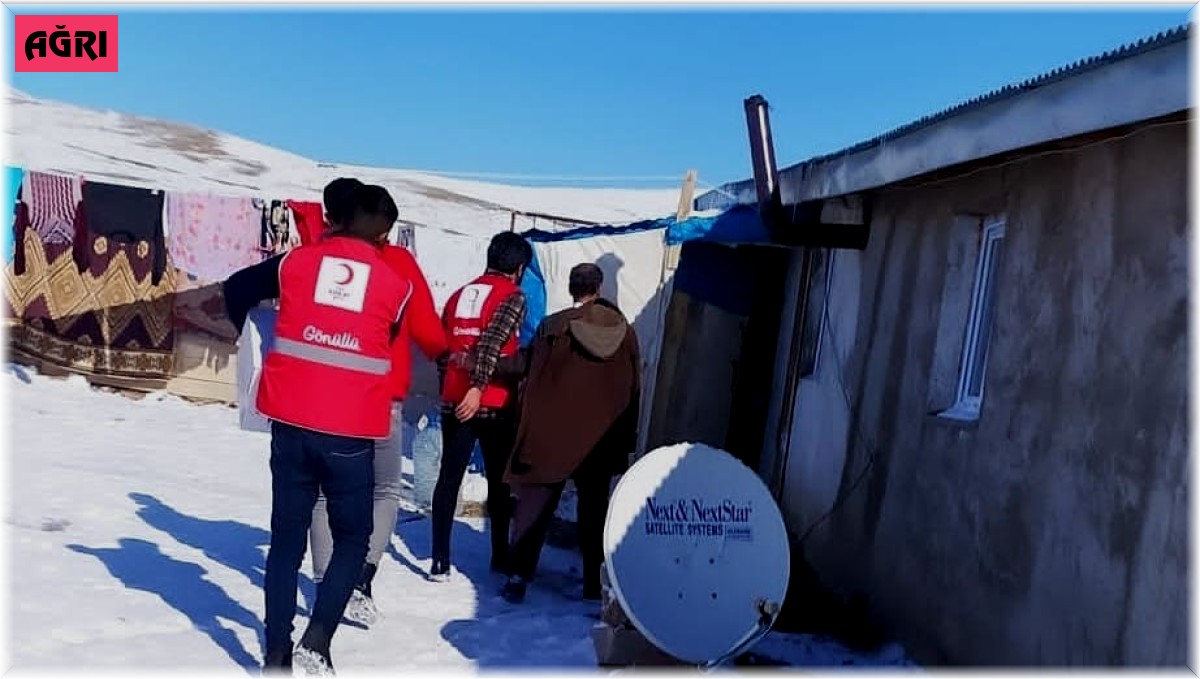 Diyadin Türk Kızılay şubesi 314 aileye gıda ve kıyafet yardımı yaptı