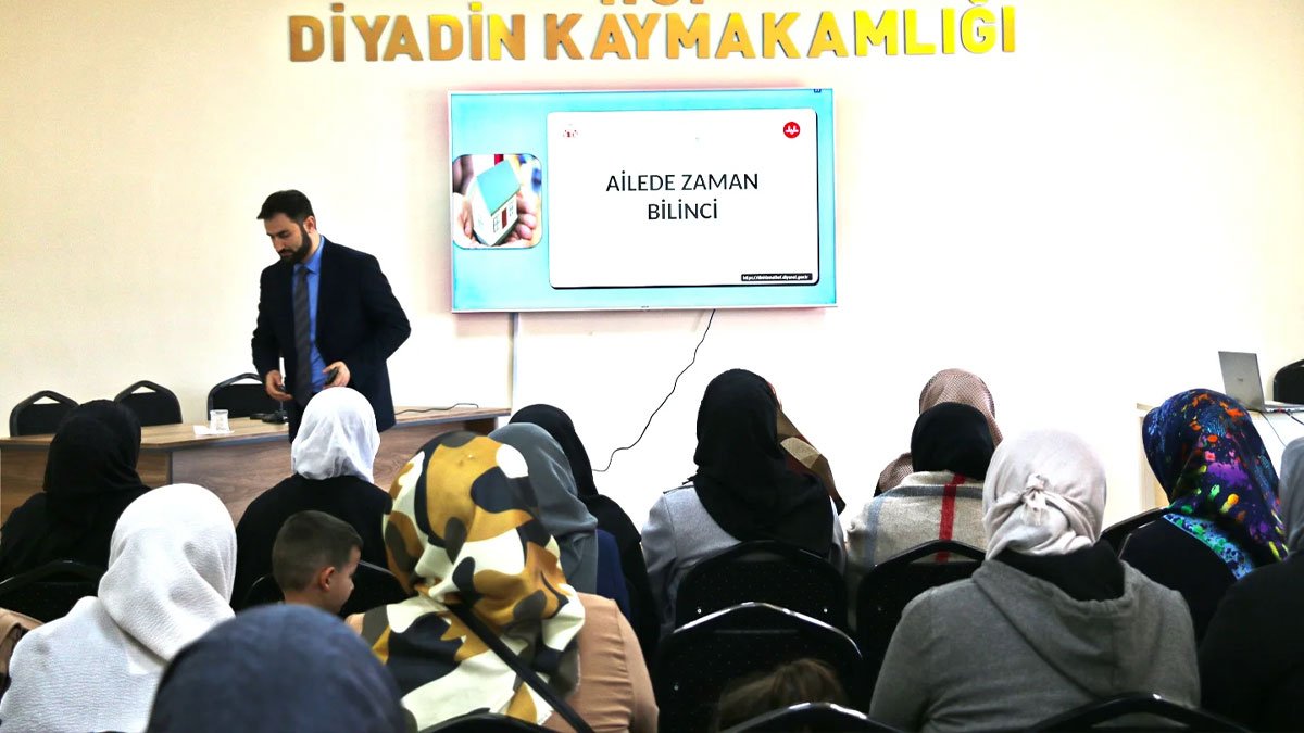 Diyadin’de “Aileyi Ayakta Tutan Değerler ve Ailede Zaman Bilinci” Semineri Düzenlendi
