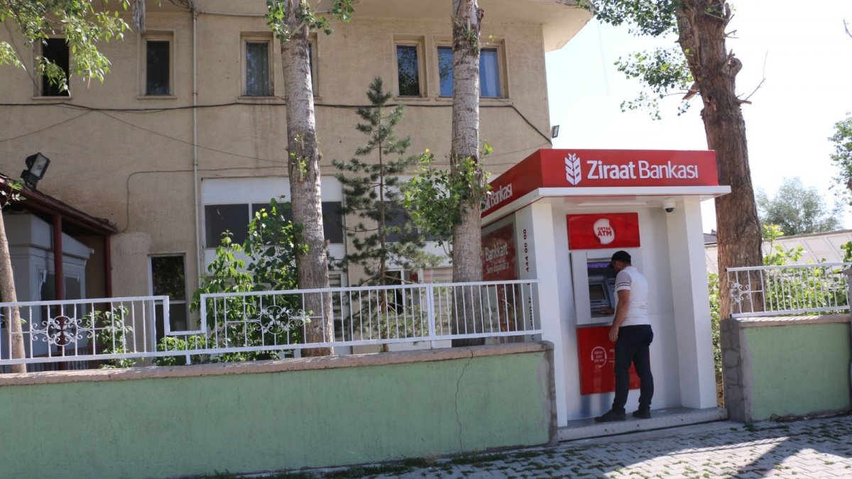 Diyadin’de ATM yoğunluğunu azaltmak ve sosyal mesafeyi korumak için yeni ATM’ler kuruldu