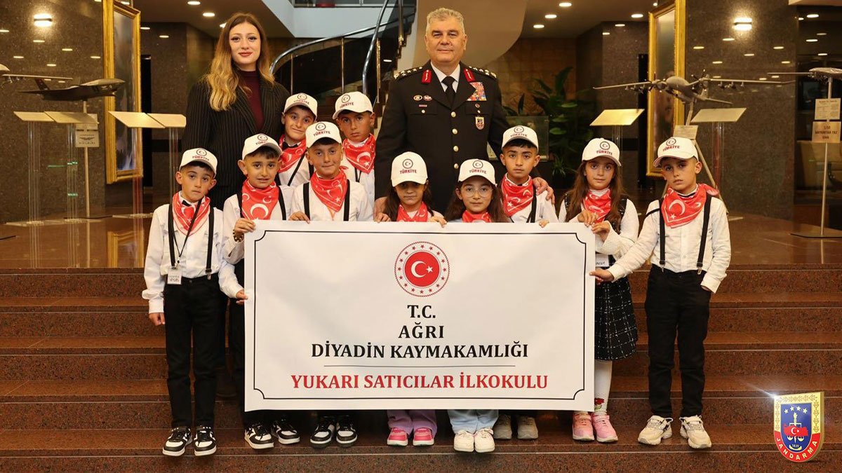 Diyadinli öğrenci 23 Nisan'da Jandarma Genel Komutanlığı koltuğuna oturdu
