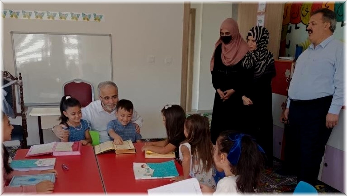 Diyanet İşleri Başkan Yardımcısı İşliyen, minik hafızlarla buluştu