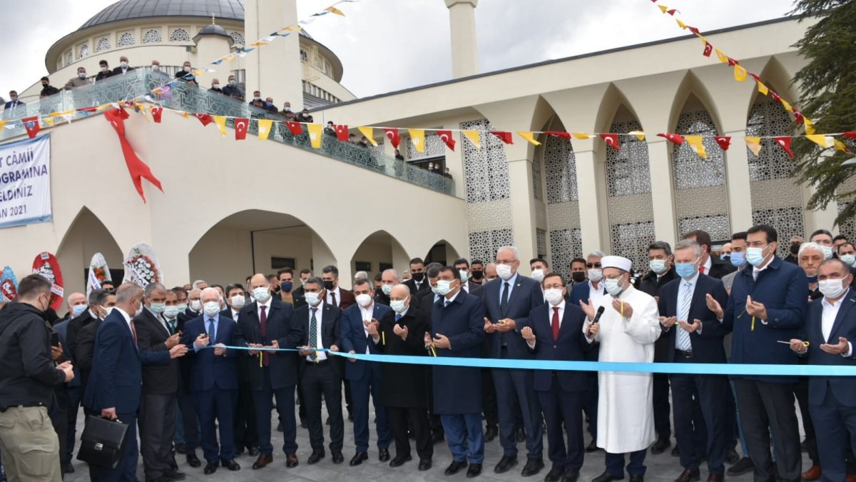 Diyanet İşleri Başkanı Erbaş: "40 yıl camisiz üniversiteler oldu"