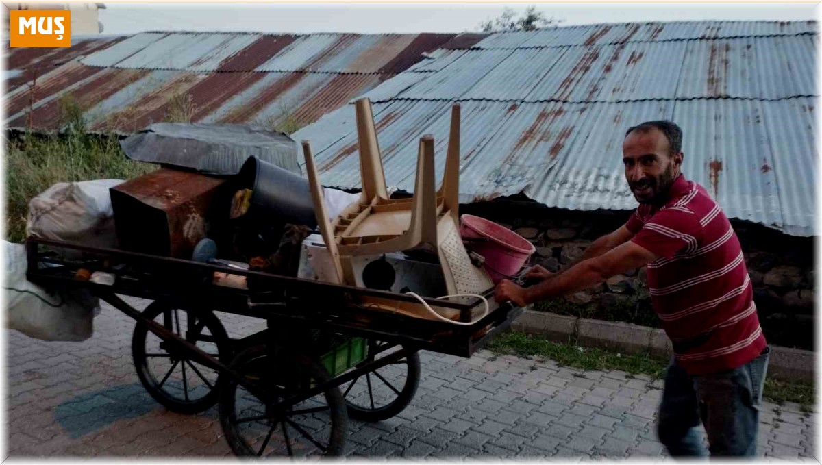 Diyarbakır'dan Varto'ya hurda toplamaya geldi