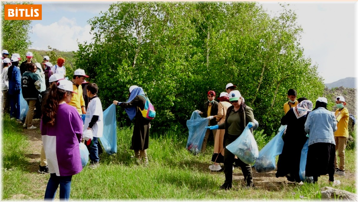 Doğa harikası Nemrut'ta çevre temizliği