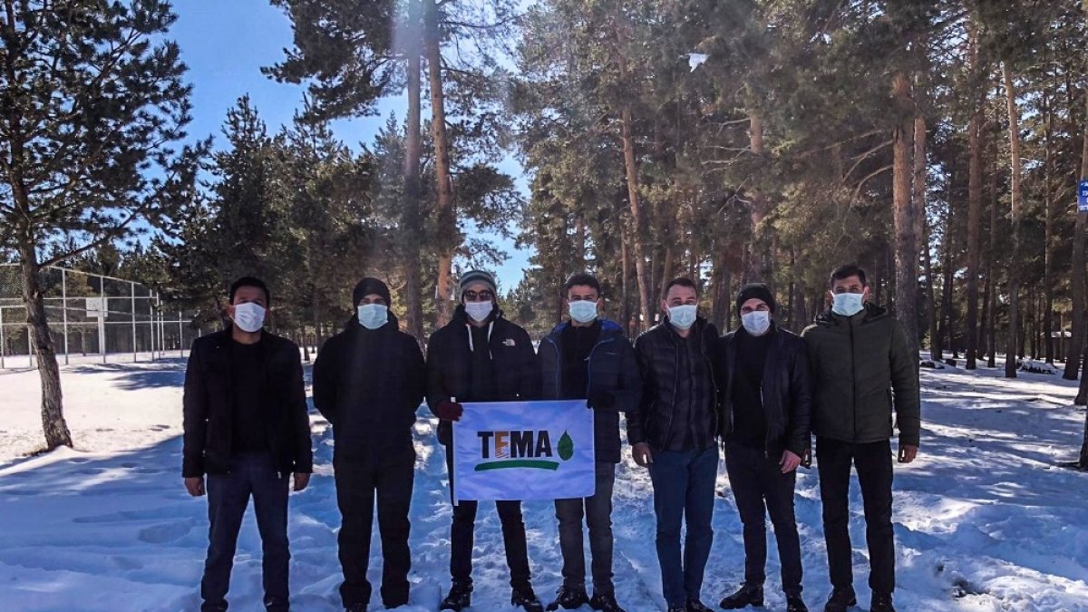 Doğadaki yaban hayvanları için yiyecek bırakıldı