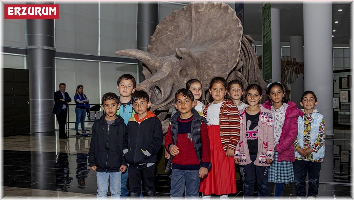 Doğadan sofraya bilim projesiyle çocuklar Atatürk Üniversitesini keşfediyor