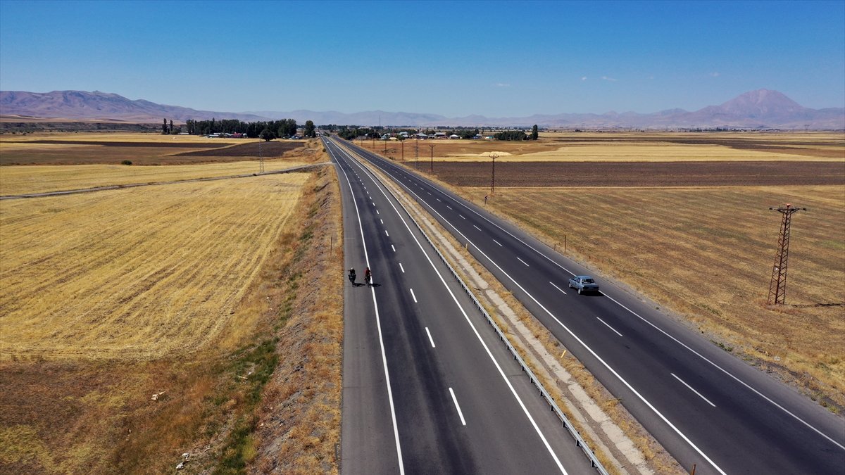 Doğanın korunmasına dikkati çekmek için İstanbul'dan Ağrı'ya pedal çevirdiler