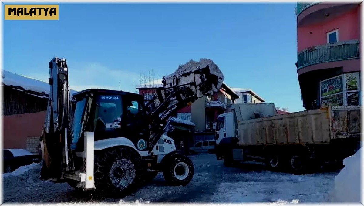 Doğanşehir Belediyesi karla mücadeleye devam ediyor