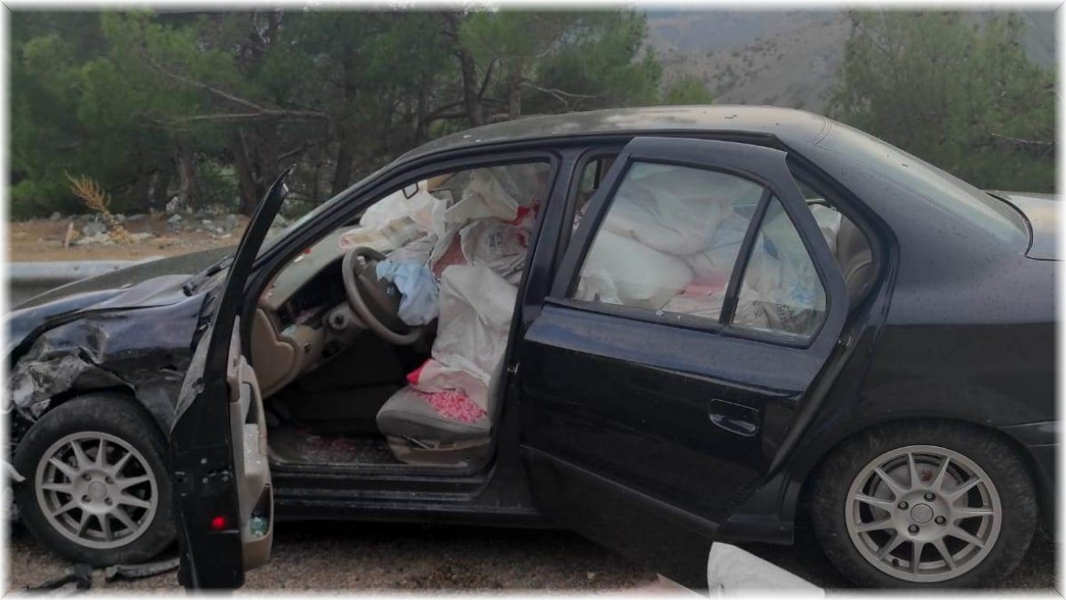 Doğanşehir'de 2 otomobil çarpıştı: 1 yaralı